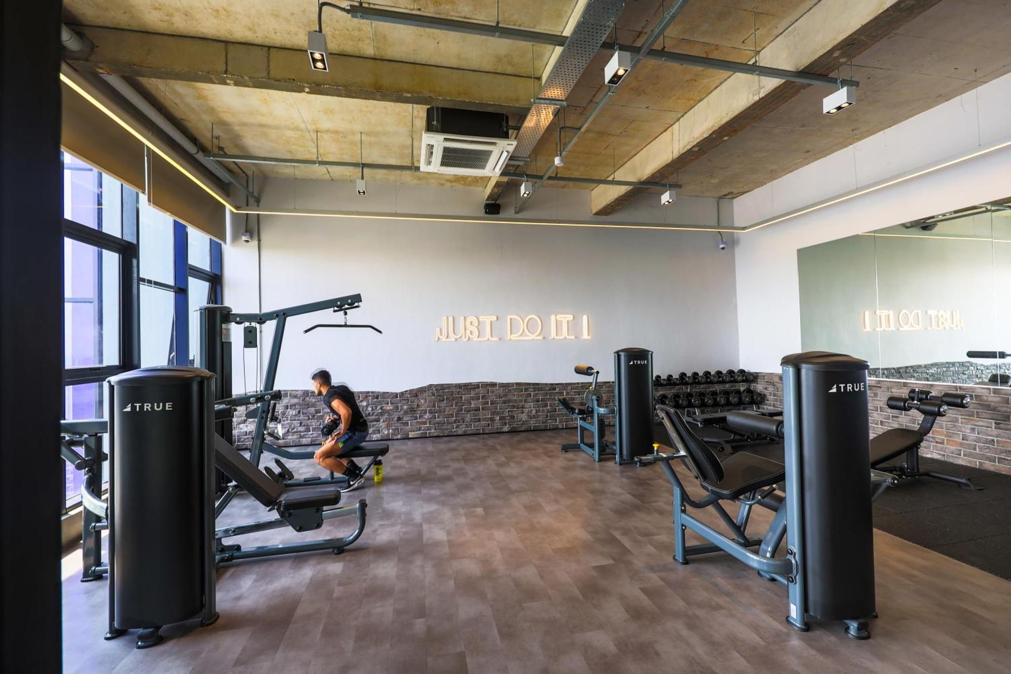 Millerz Square By Mykey Leilighet Kuala Lumpur Eksteriør bilde The gym at the University of Roehampton