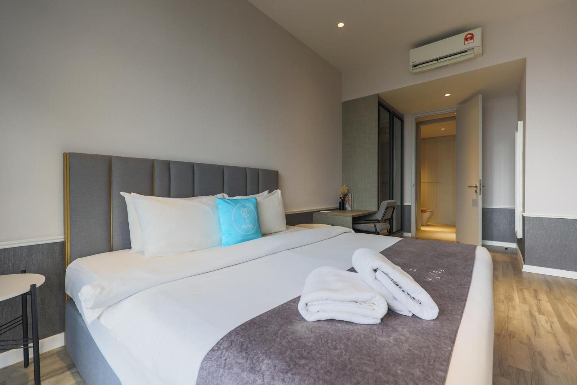 Millerz Square By Mykey Leilighet Kuala Lumpur Eksteriør bilde A bedroom in a serviced apartment in Kuala Lumpur, Malaysia.