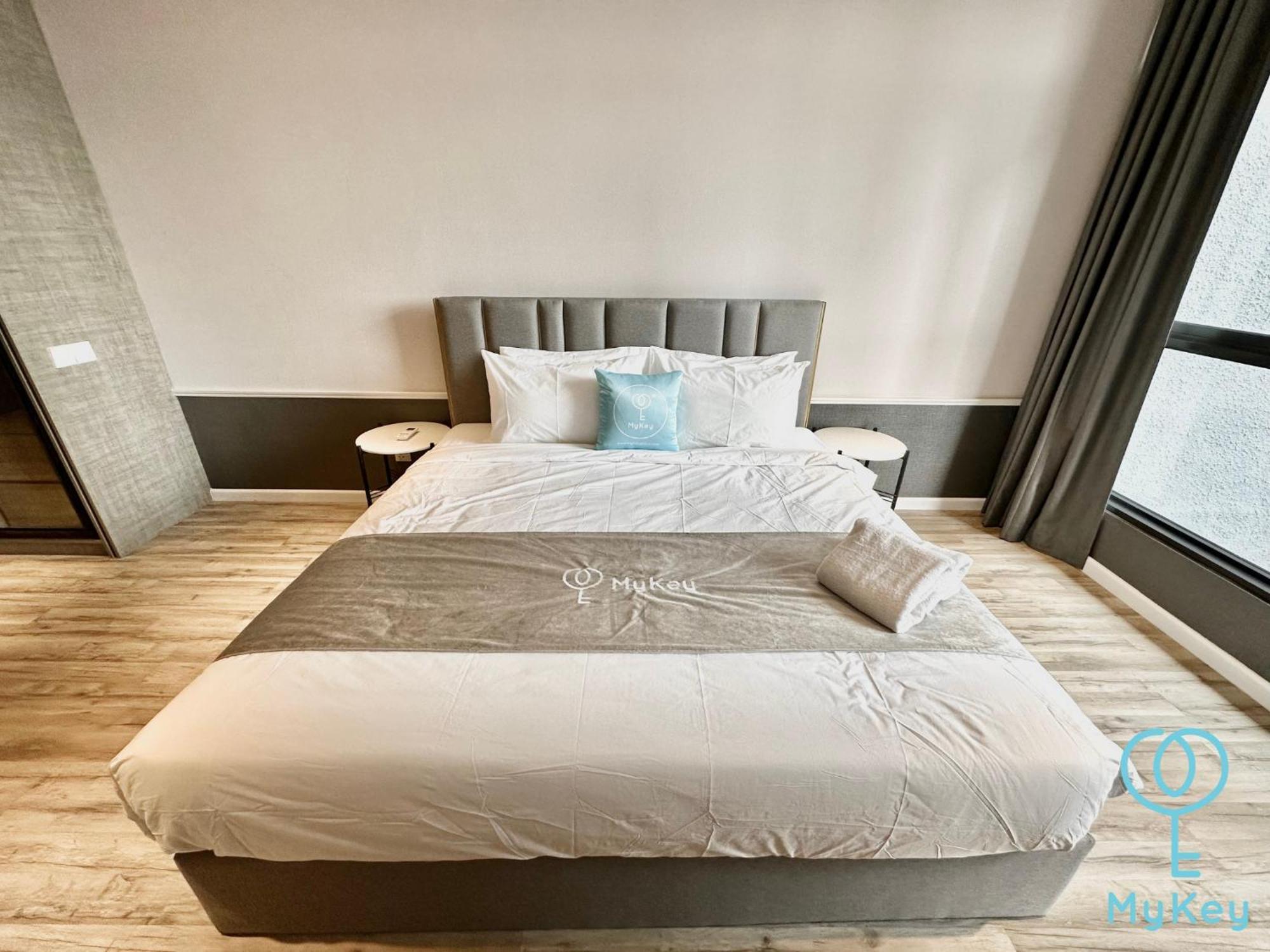 Millerz Square By Mykey Leilighet Kuala Lumpur Eksteriør bilde A bedroom in a serviced apartment in Hong Kong